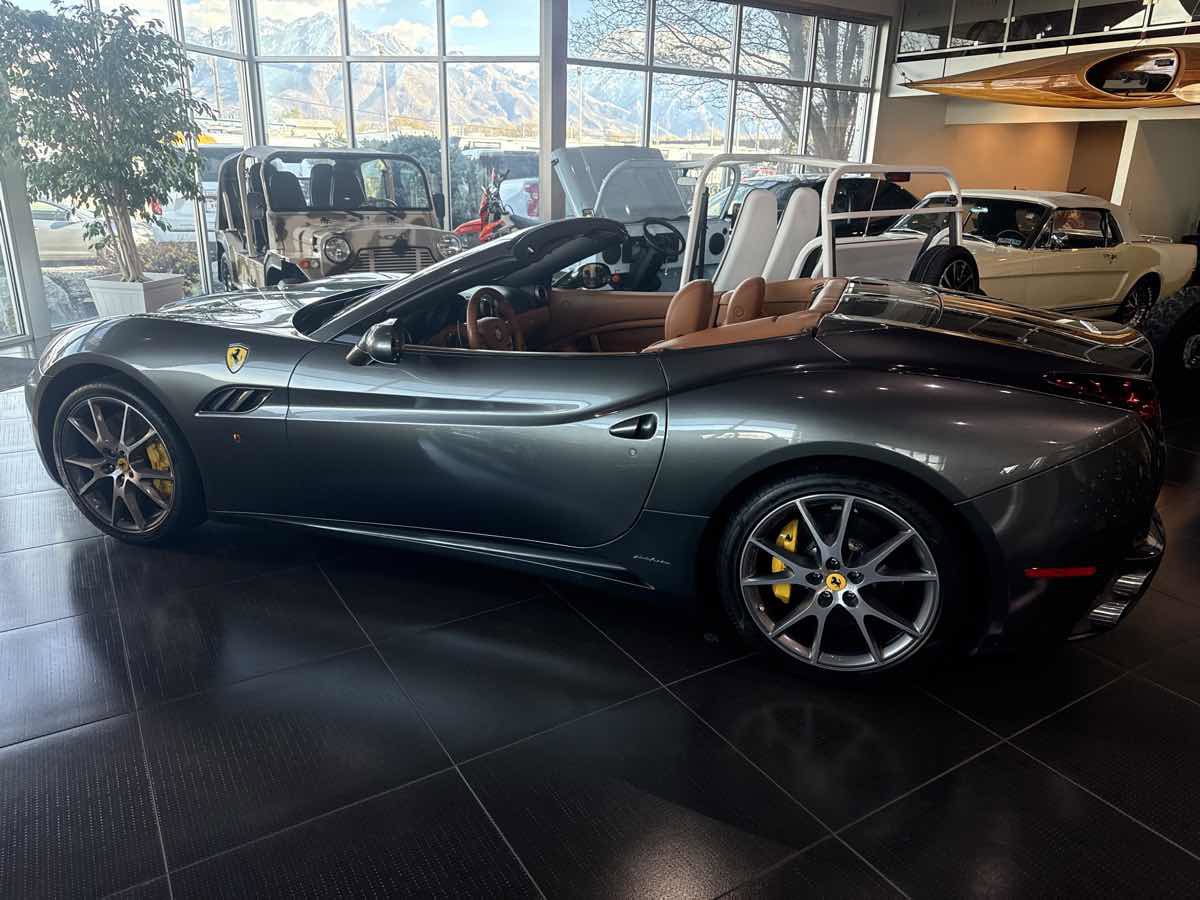 Used 2014 Ferrari California image 8