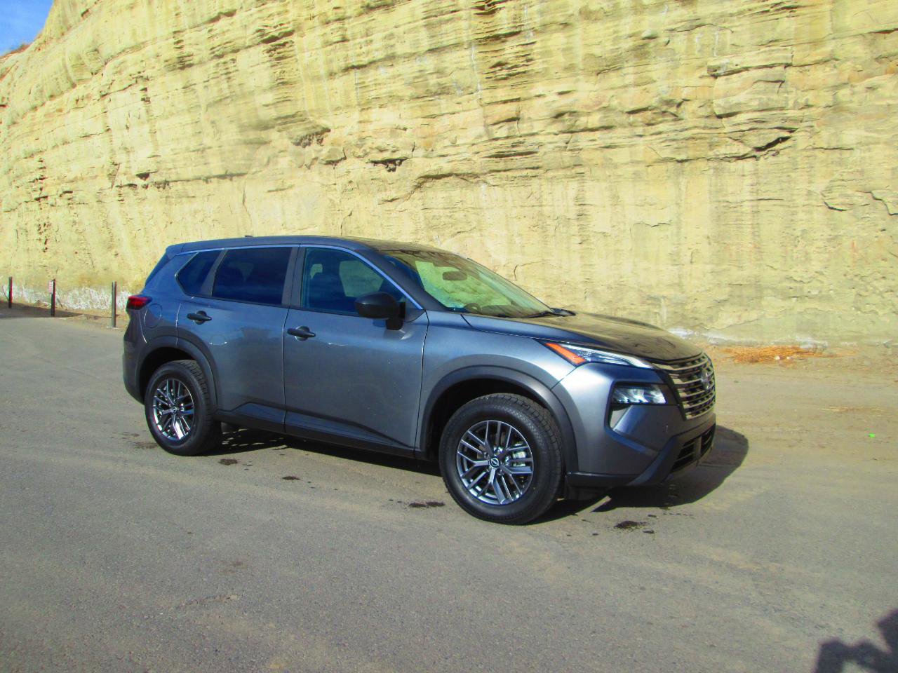Used 2024 Nissan Rogue S AWD/4WD image 1