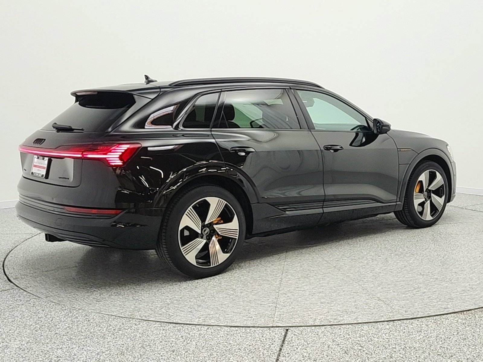 Used 2023 Audi e-tron Premium Plus w/ Premium Plus Package AWD/4WD image 5