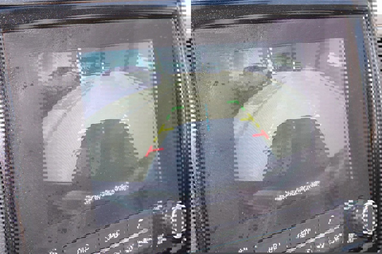 Used 2023 Nissan Frontier SV image 7