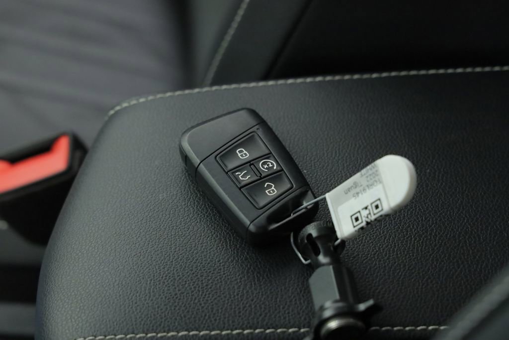Used 2022 Volkswagen Tiguan SE AWD/4WD image 41