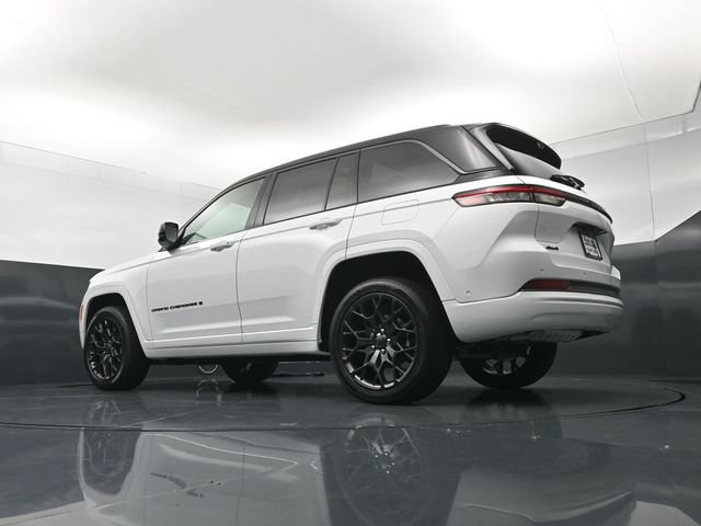 New 2026 Jeep Grand Cherokee Summit w/ Obsidian Package AWD/4WD image 22