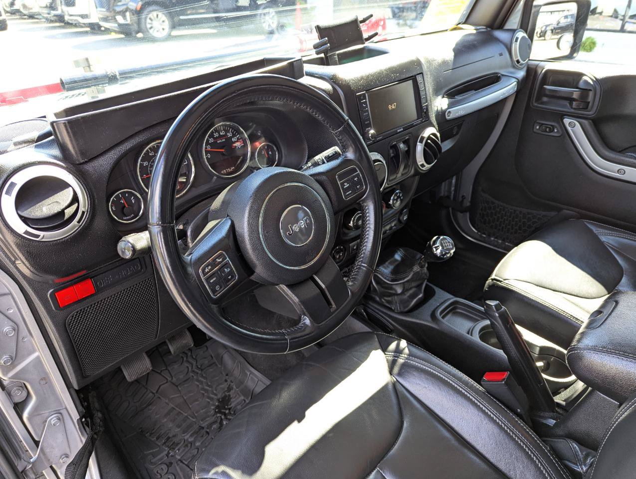Used 2017 Jeep Wrangler Rubicon AWD/4WD image 13