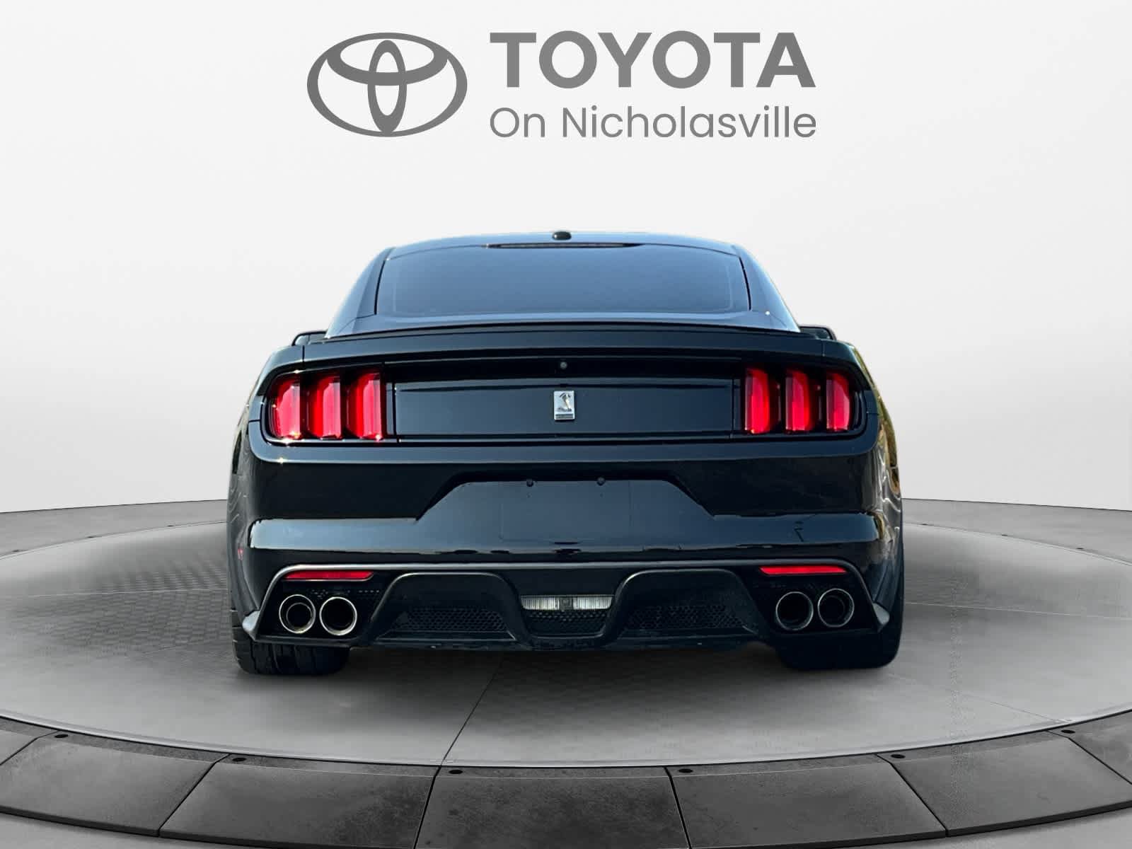 Used 2016 Ford Mustang Shelby GT350 w/ Technology Package RWD image 4