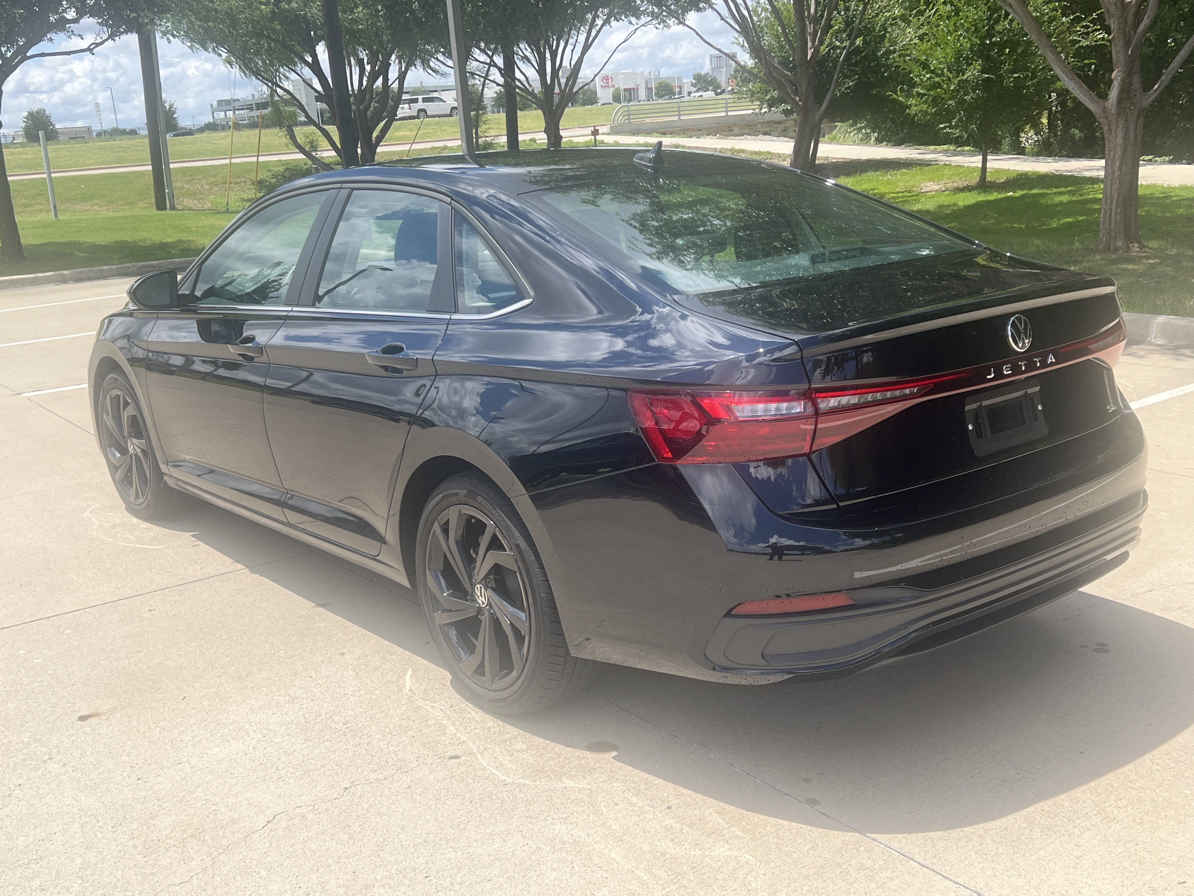 Used 2026 Volkswagen Jetta SE w/ Black Wheel Package FWD image 8