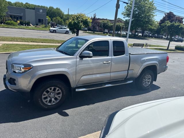Used 2017 Toyota Tacoma SR5 w/ Tow Package AWD/4WD image 6