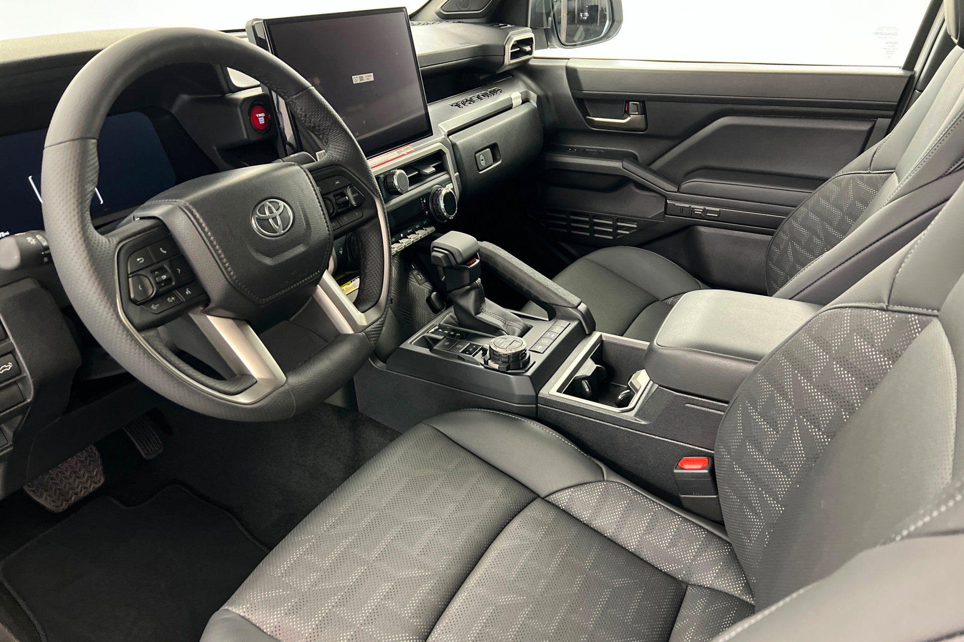 Used 2025 Toyota Tacoma TRD Off-Road w/ TRD Off Road Premium Package AWD/4WD image 15