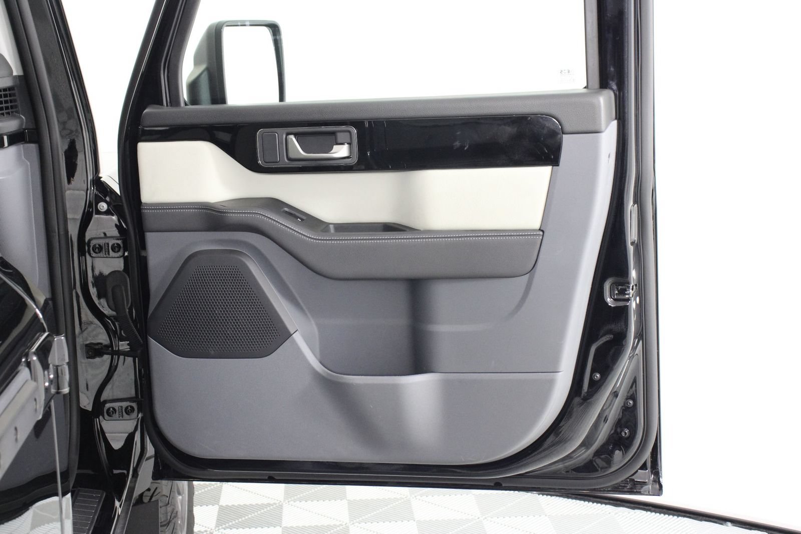 Used 2025 INEOS Grenadier Quartermaster AWD/4WD image 21