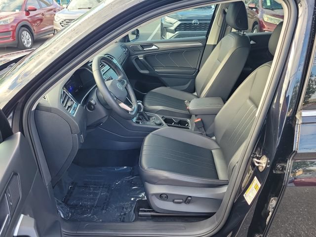 Certified 2024 Volkswagen Tiguan SE AWD/4WD image 19
