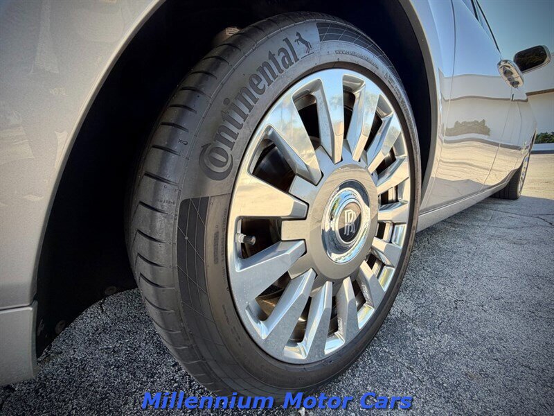 Used 2018 Rolls-Royce Phantom Sedan RWD image 17