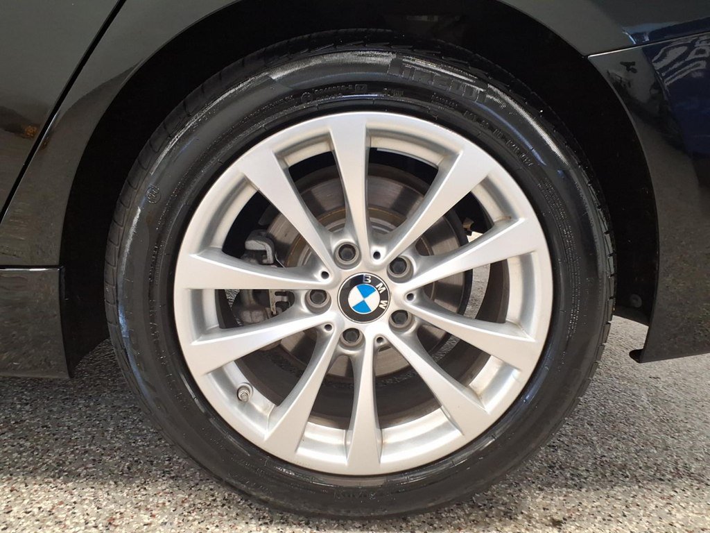 Used 2016 BMW 320i Sedan RWD image 7