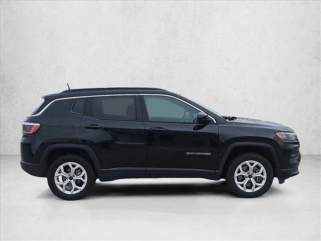 Used 2025 Jeep Compass Latitude image 4