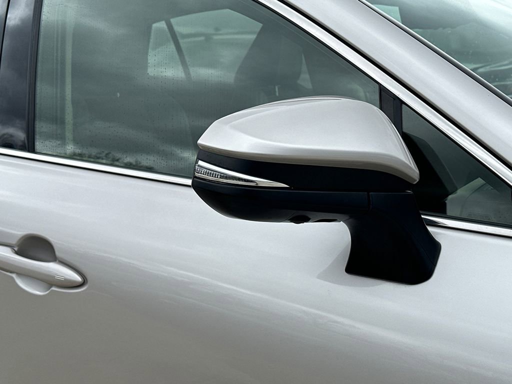 Used 2022 Toyota Venza Limited image 10