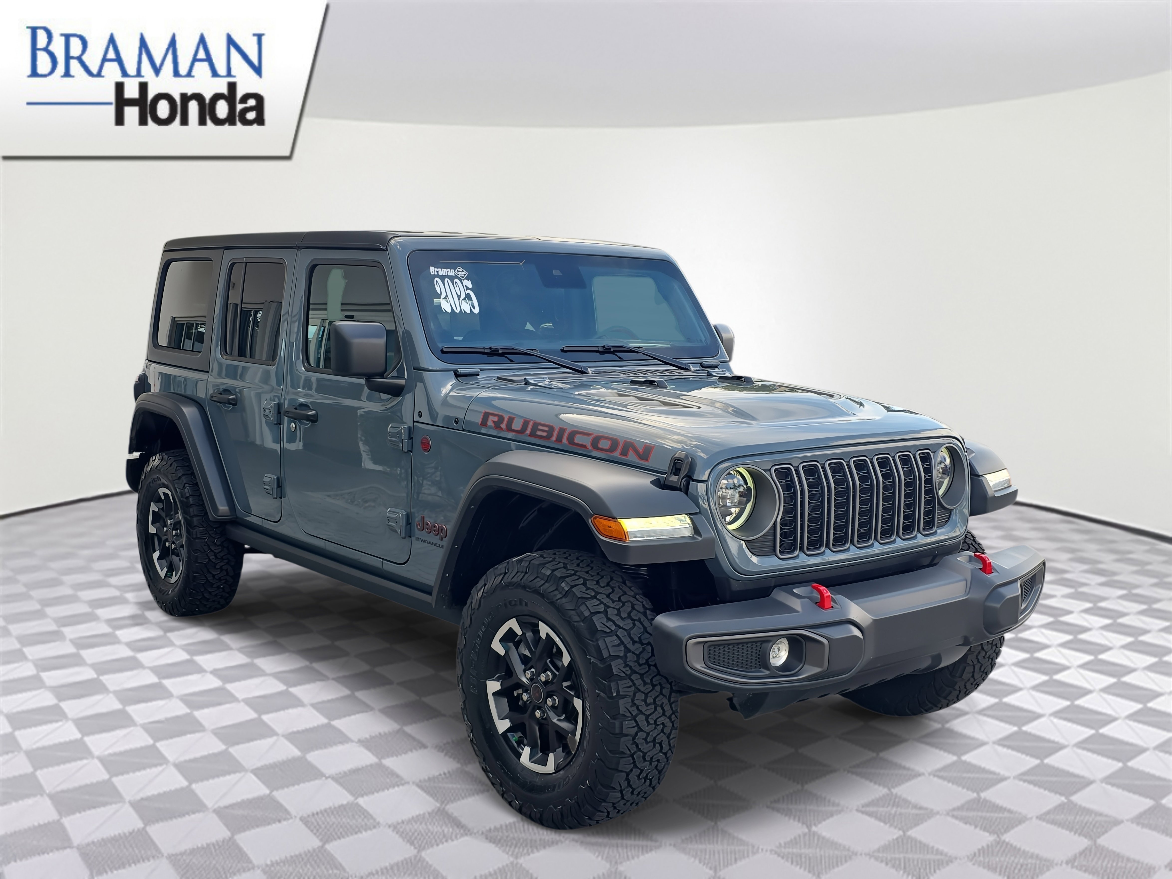 Used 2025 Jeep Wrangler Unlimited Rubicon image 2
