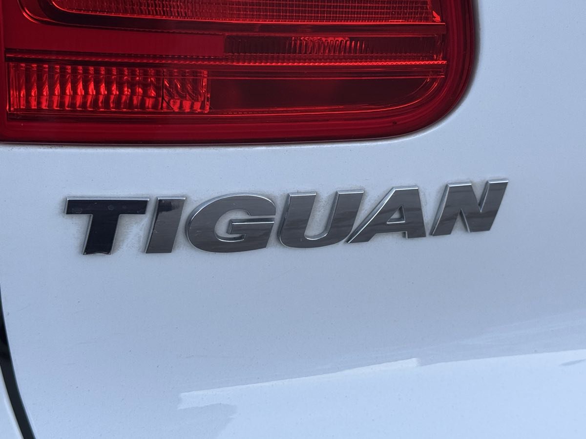 Used 2017 Volkswagen Tiguan S image 10