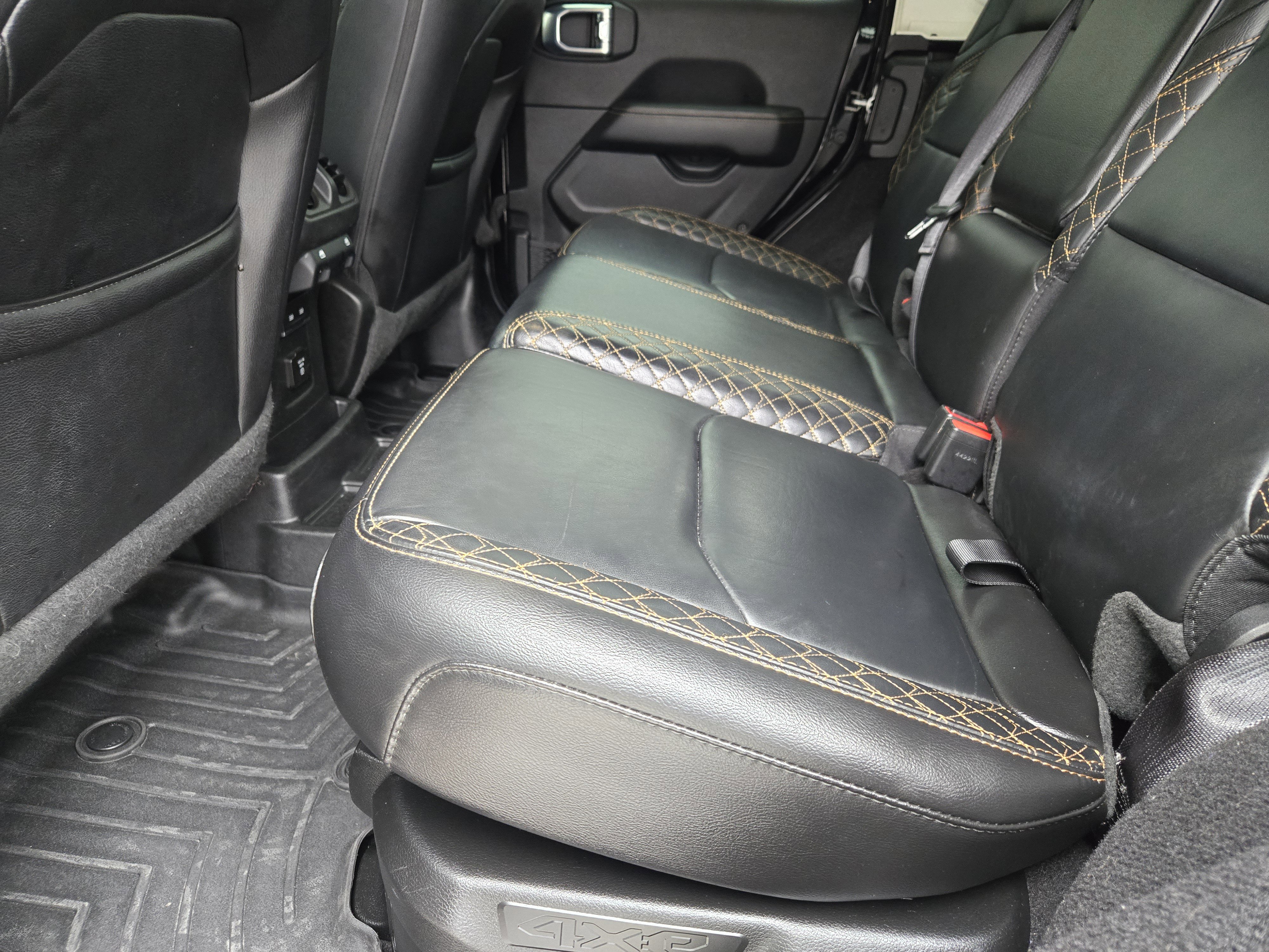 Used 2021 Jeep Wrangler Unlimited Sahara image 32