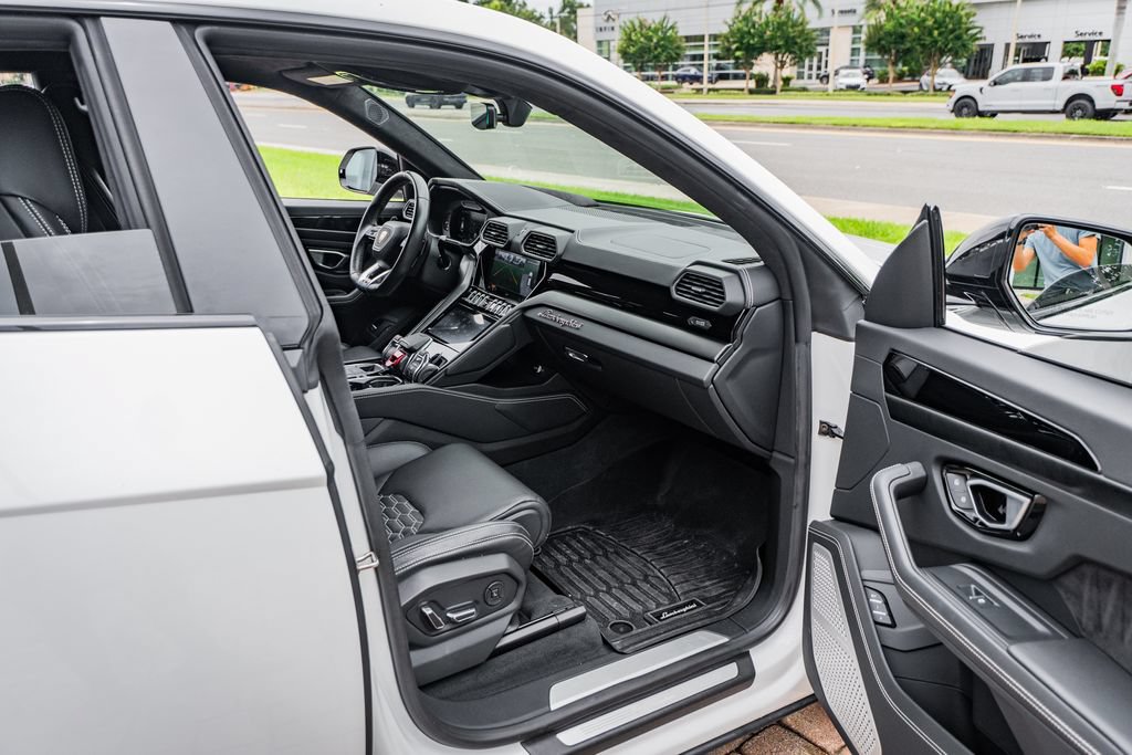 Used 2024 Lamborghini Urus S AWD/4WD image 35