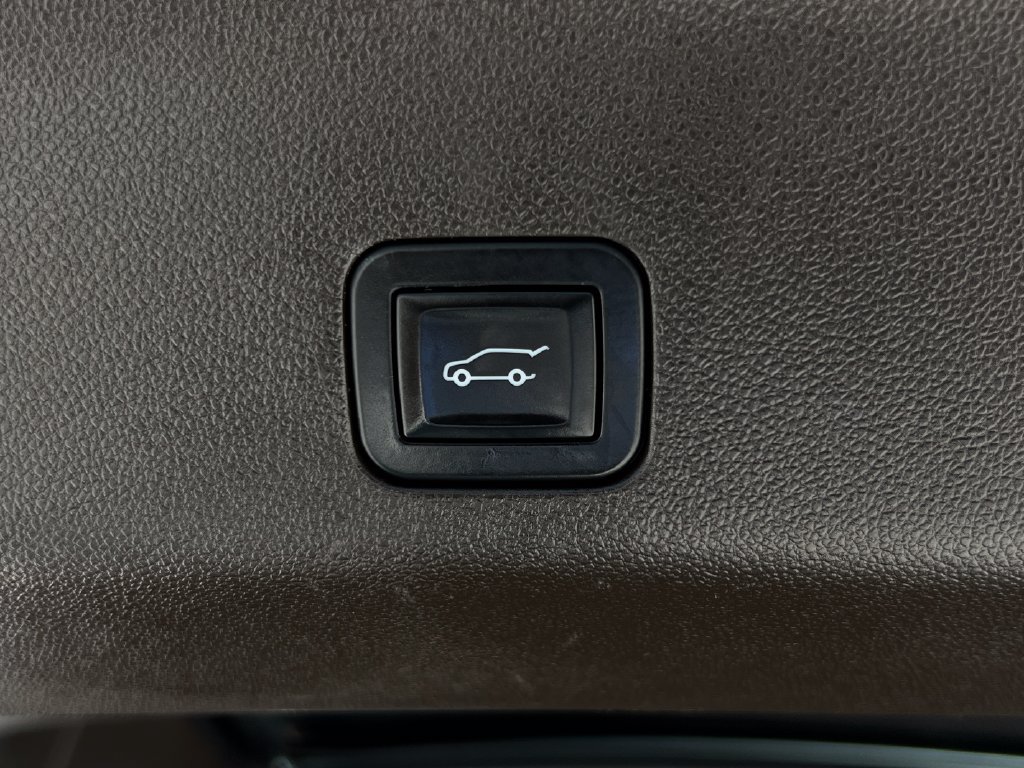 Used 2024 GMC Yukon Denali AWD/4WD image 19