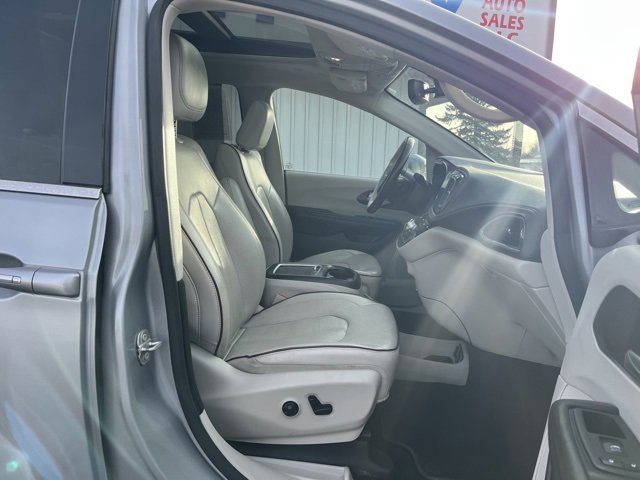 Used 2020 Chrysler Pacifica Limited image 34