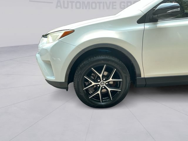 Used 2018 Toyota RAV4 SE AWD/4WD image 9