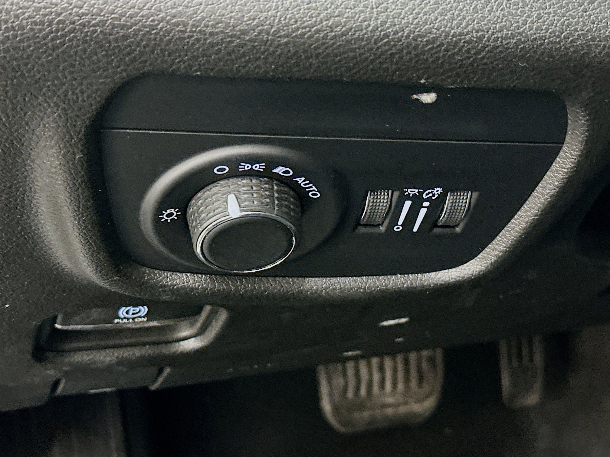 Used 2023 Jeep Grand Cherokee Laredo image 17