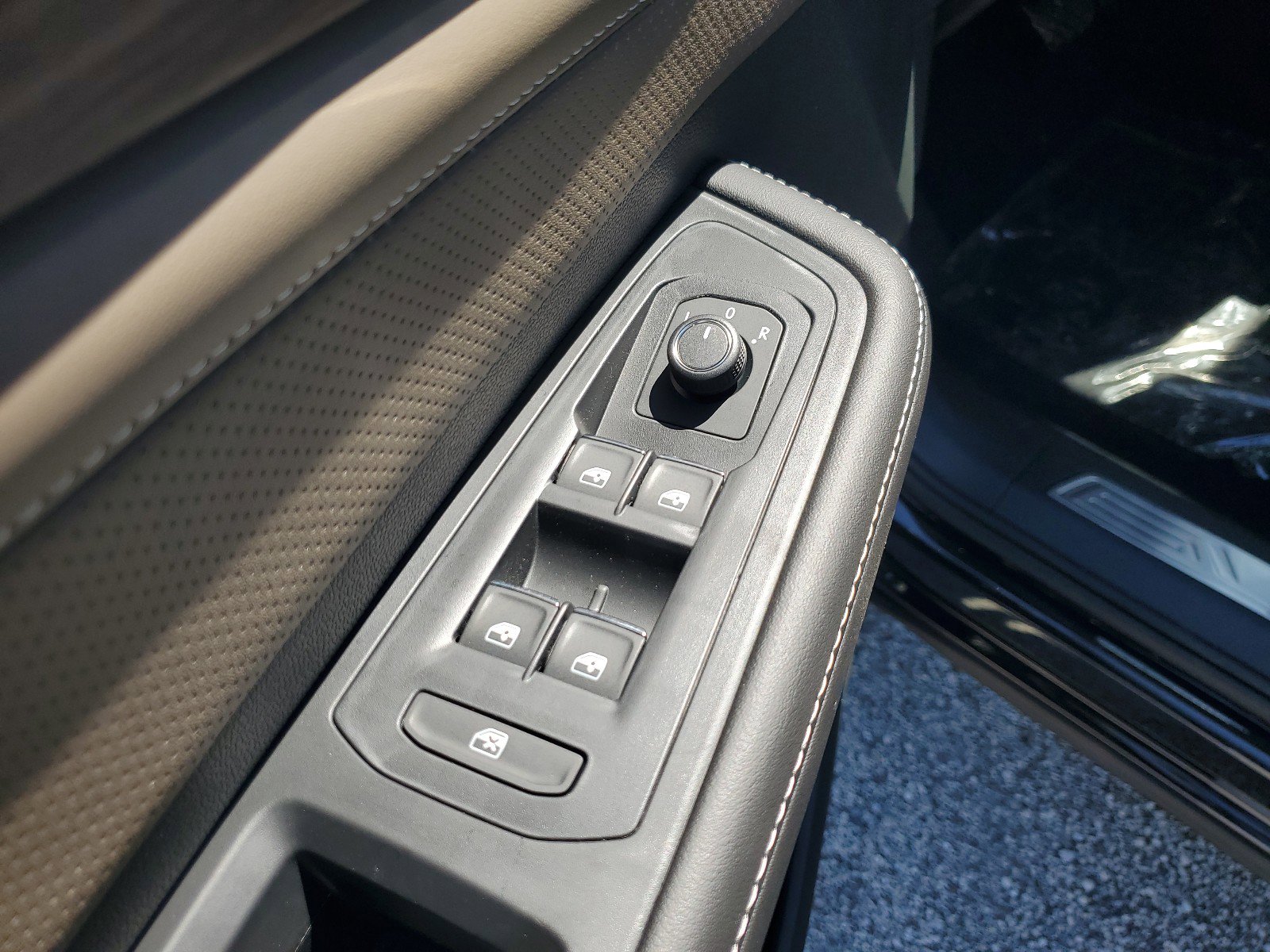 New 2025 Volkswagen Atlas SEL image 18