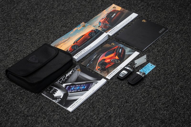 Used 2021 Lamborghini Huracan EVO AWD/4WD image 27