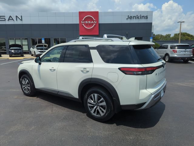 Certified 2023 Nissan Pathfinder SL AWD/4WD image 9
