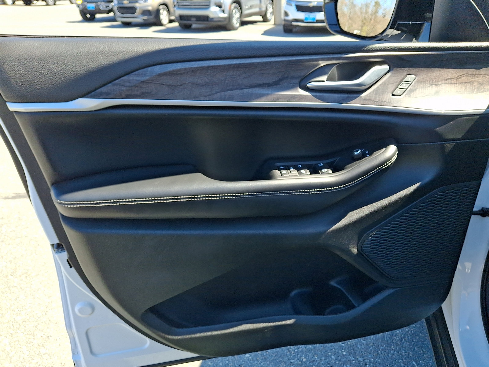 Used 2023 Jeep Grand Cherokee Limited AWD/4WD image 12