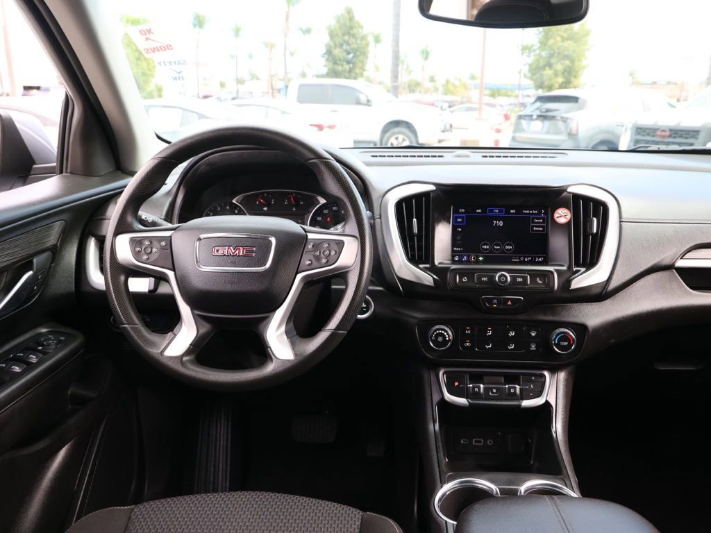 Used 2024 GMC Terrain SLE image 22