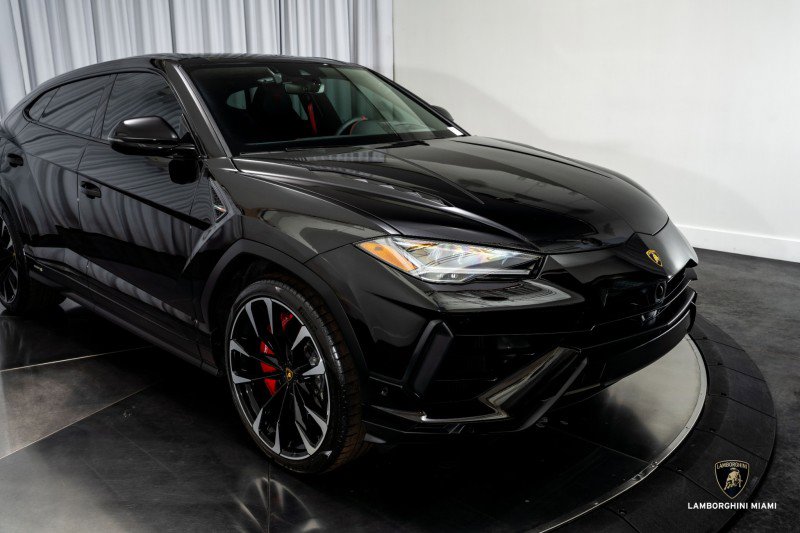 Used 2024 Lamborghini Urus S image 2