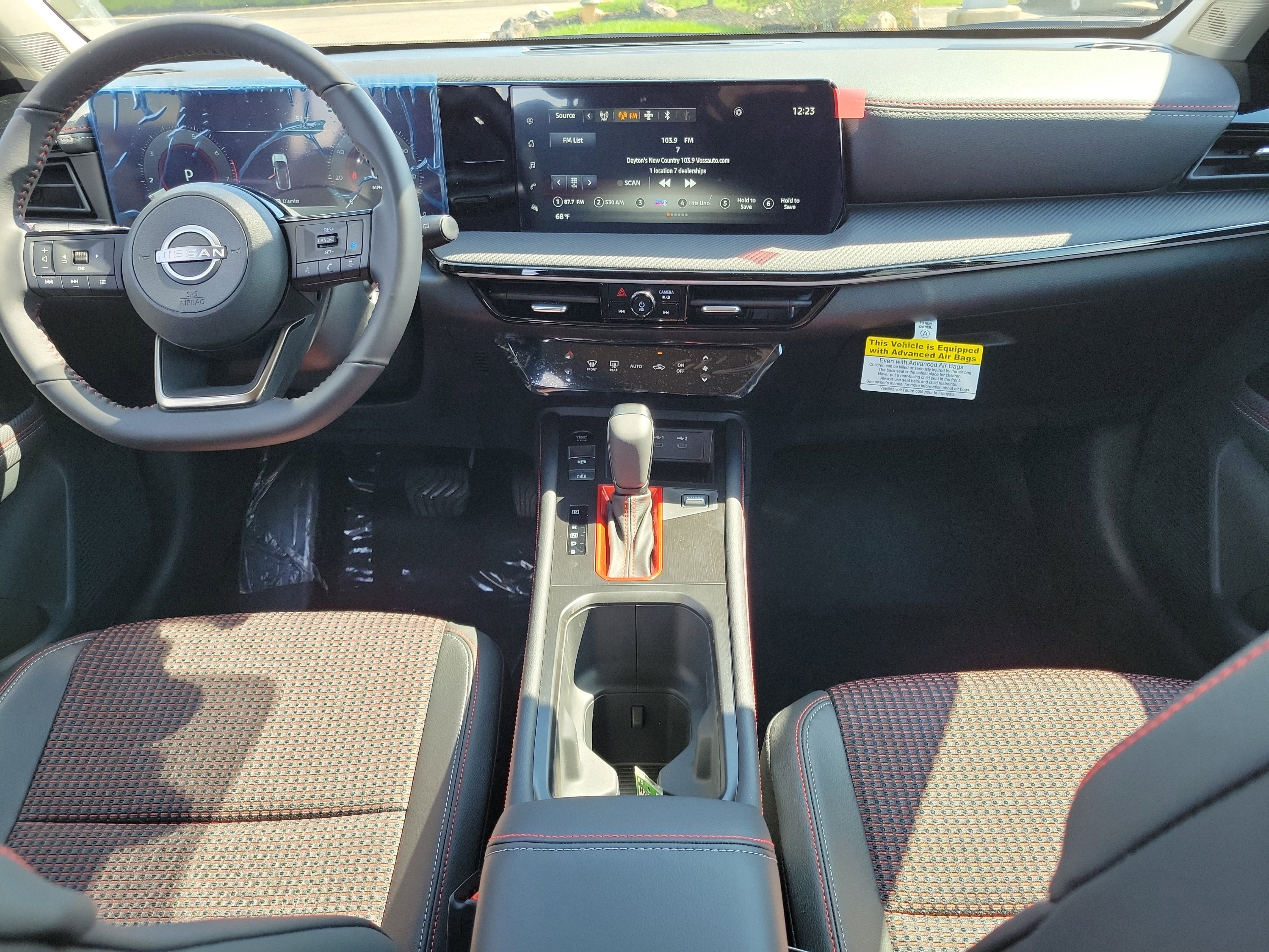 Used 2025 Nissan Kicks SR AWD/4WD image 9