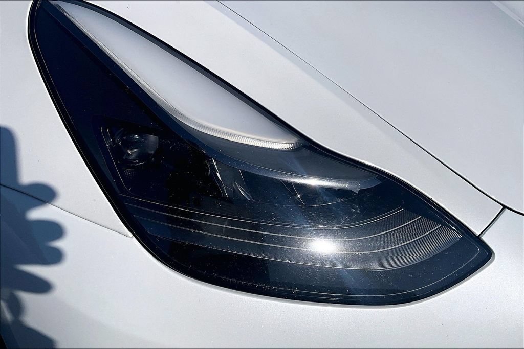 Used 2022 Tesla Model 3 Long Range AWD/4WD image 28