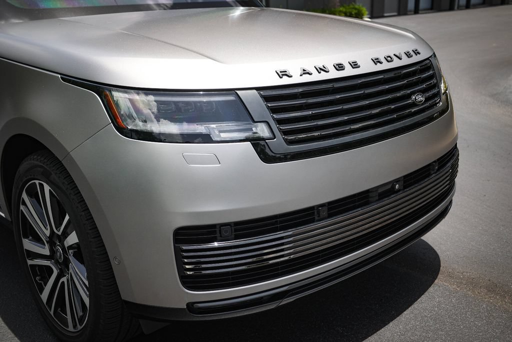 Used 2023 Land Rover Range Rover SV AWD/4WD image 10