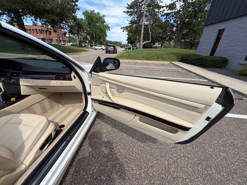 Used 2012 BMW 328i Convertible RWD image 41