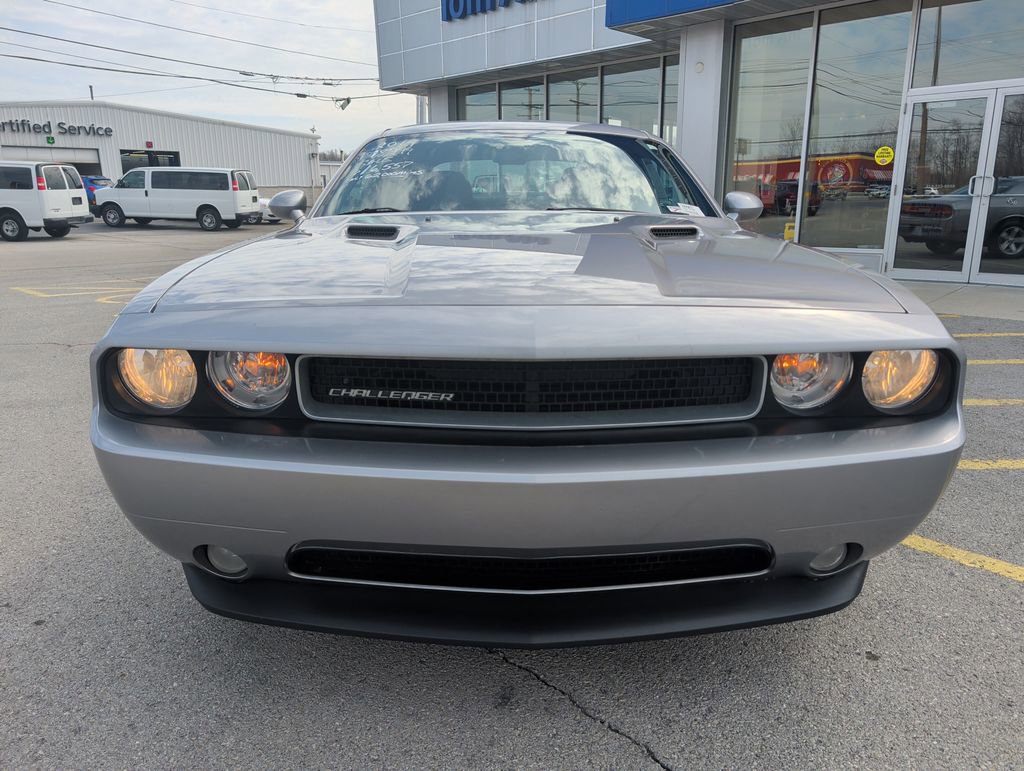 Used 2014 Dodge Challenger SXT image 2