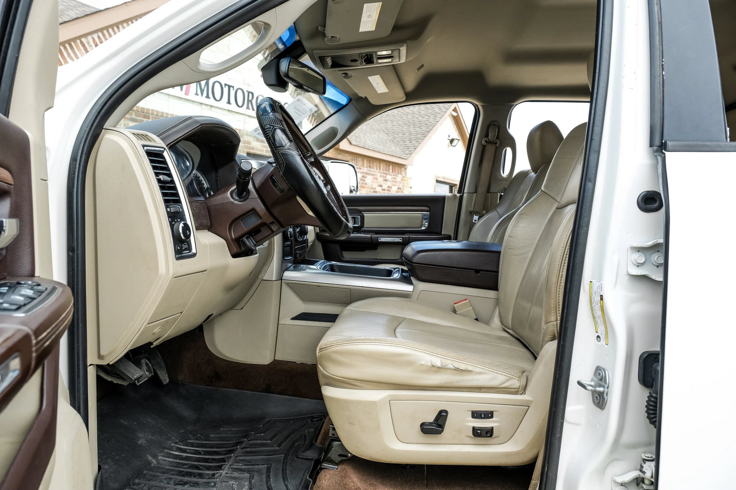 Used 2018 RAM 2500 Laramie AWD/4WD image 16
