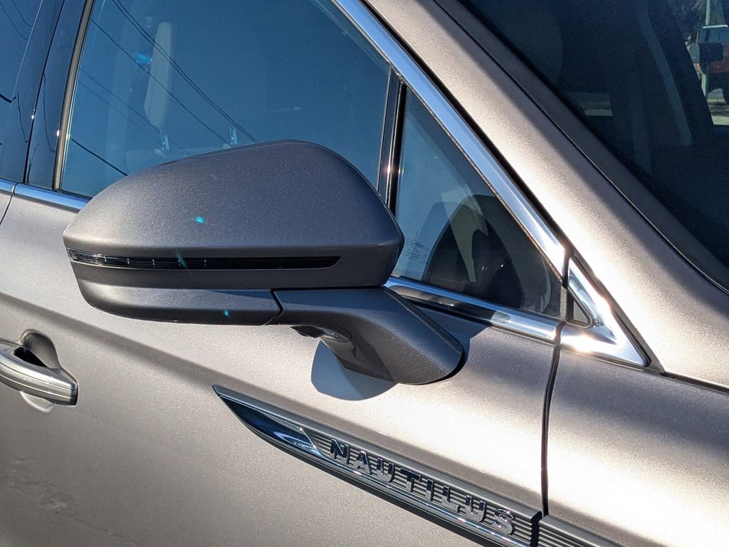 Used 2021 Lincoln Nautilus Reserve w/ Equipment Group 201A image 11