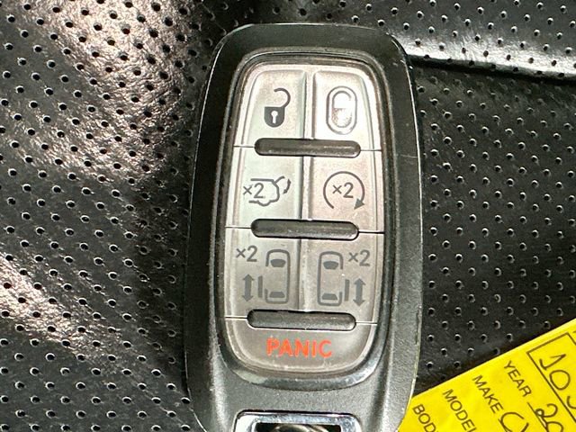 Used 2024 Chrysler Pacifica Premium image 18