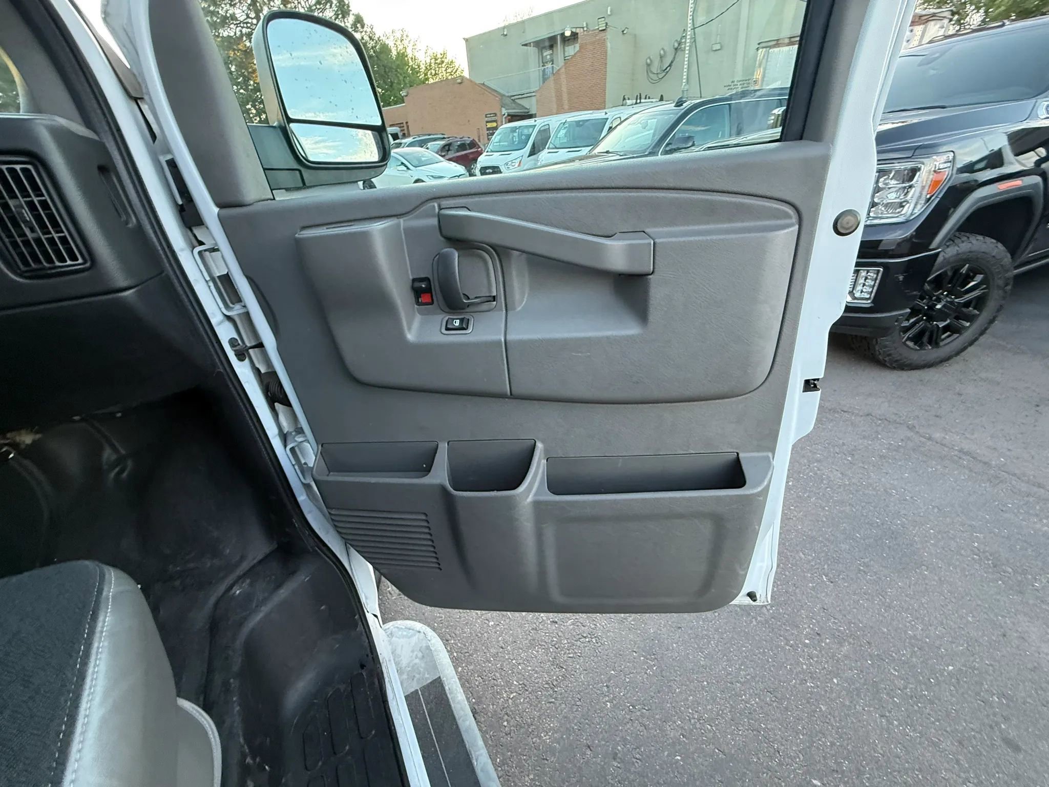 Used 2021 Chevrolet Express 2500 w/ Driver Convenience Package RWD image 27