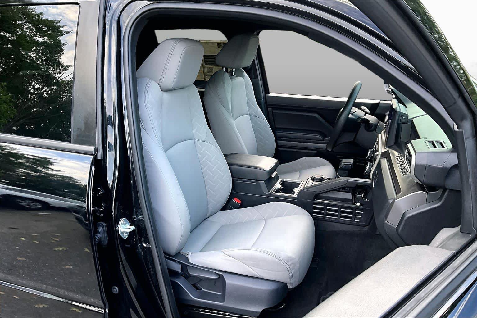 Certified 2024 Toyota Tacoma SR5 AWD/4WD image 8