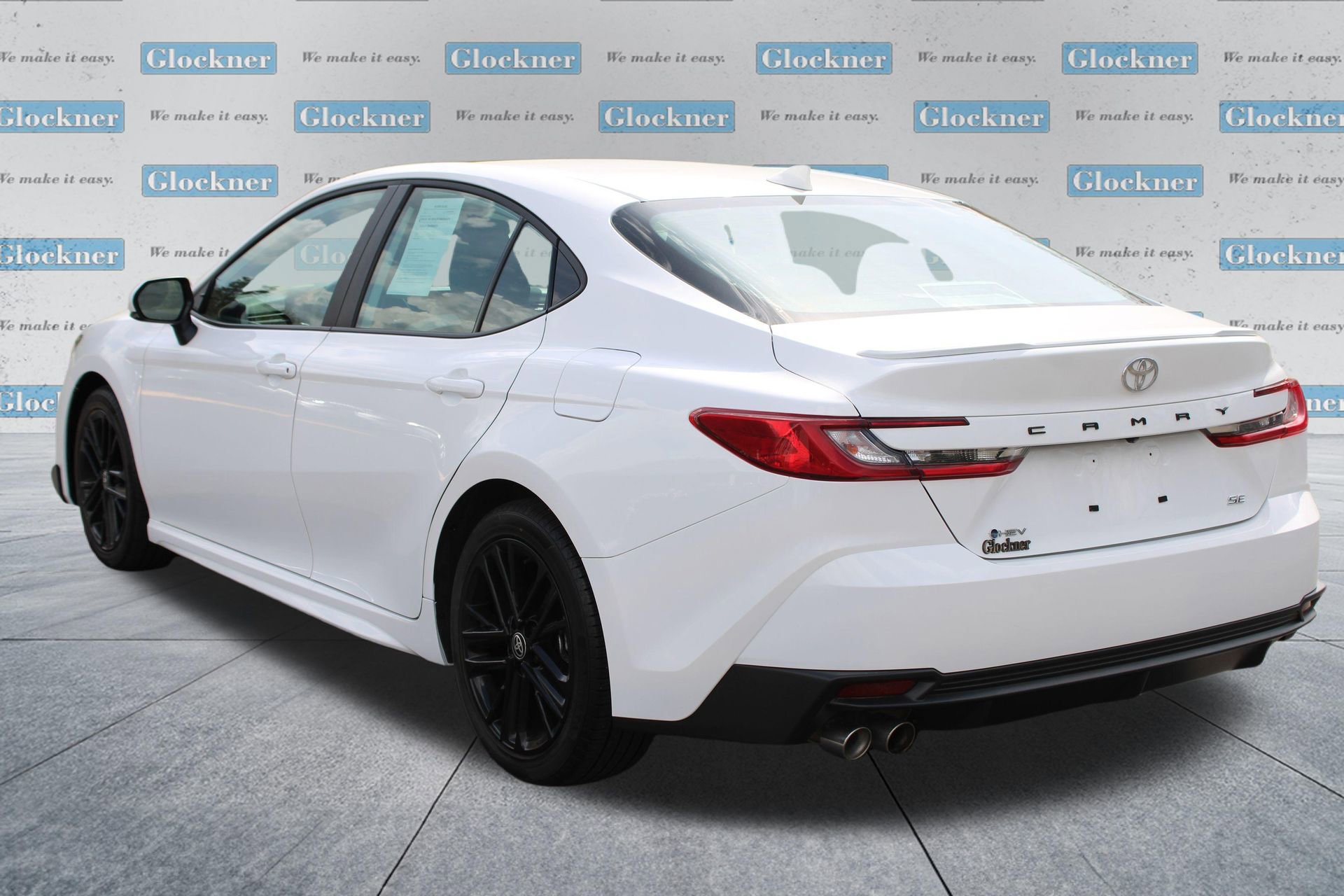 Used 2025 Toyota Camry SE image 8