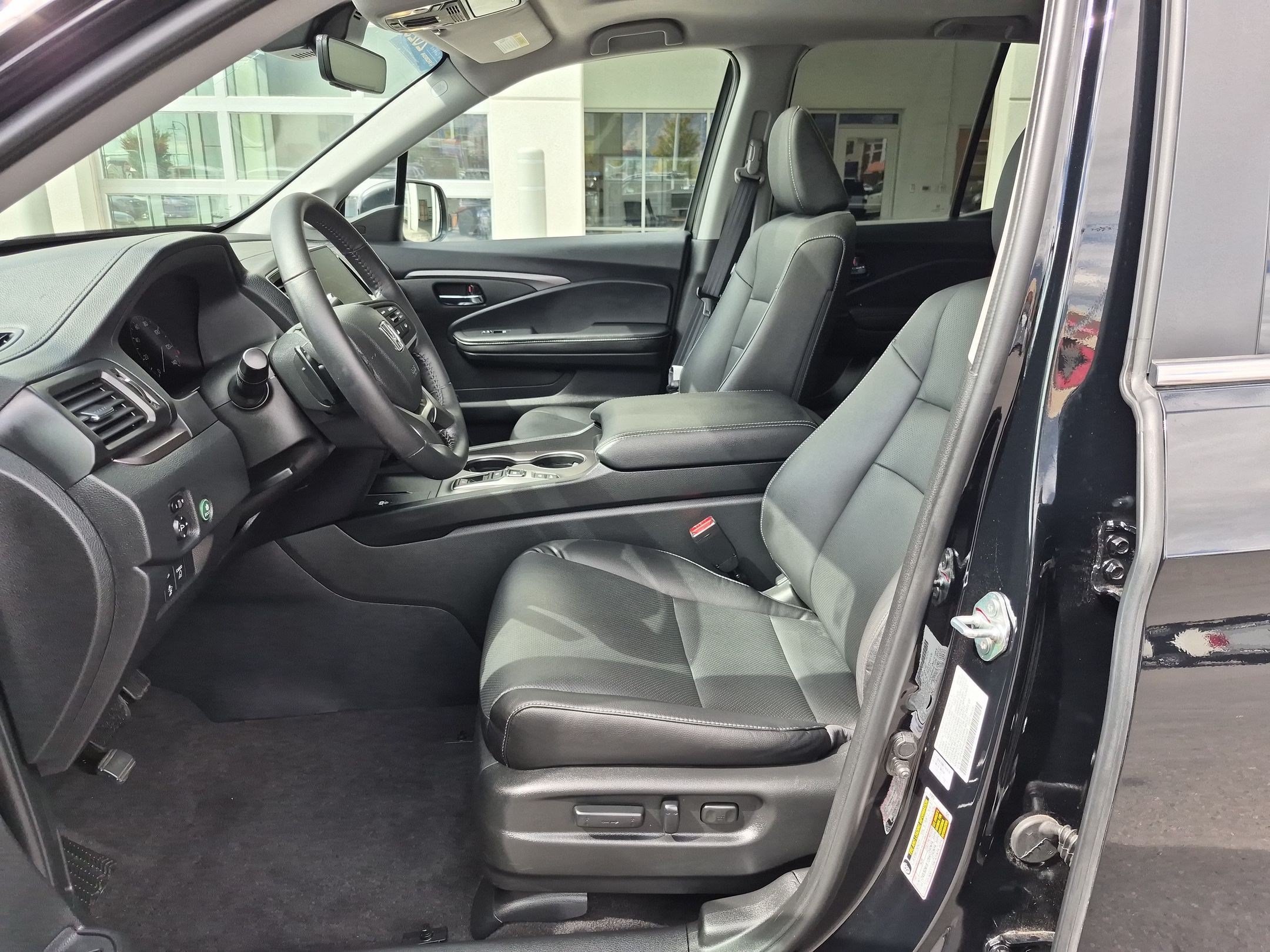 Certified 2025 Honda Ridgeline RTL image 17