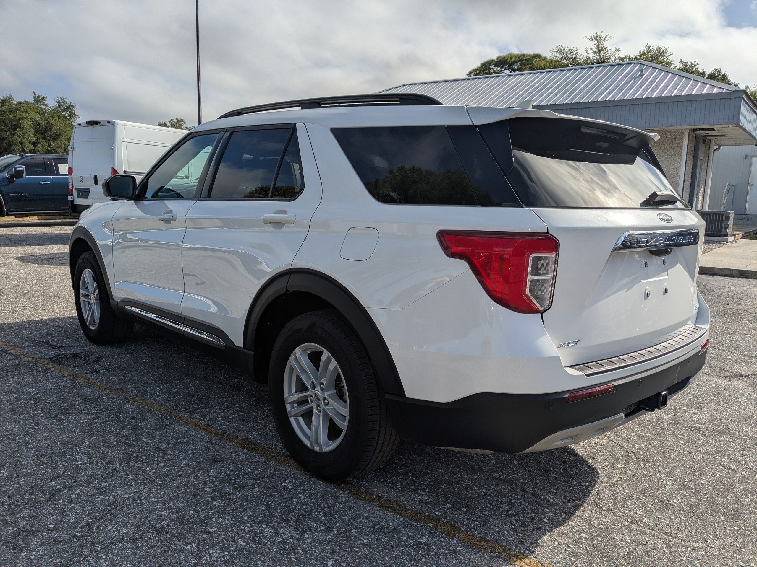 Certified 2024 Ford Explorer XLT w/ Equipment Group 202A AWD/4WD image 6