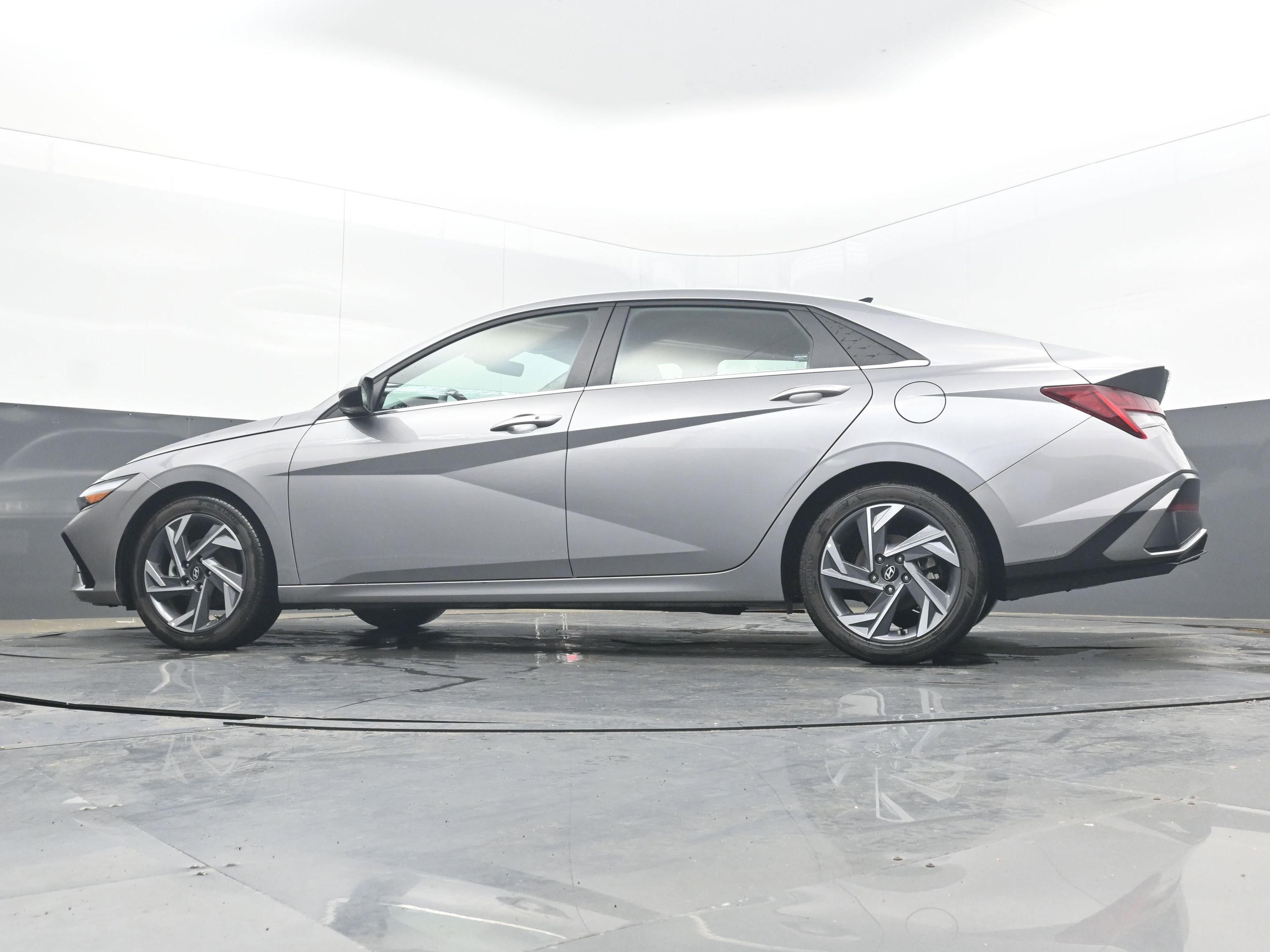 Used 2025 Hyundai Elantra SEL image 28