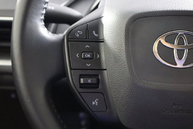 Used 2025 Toyota Prius LE FWD image 11