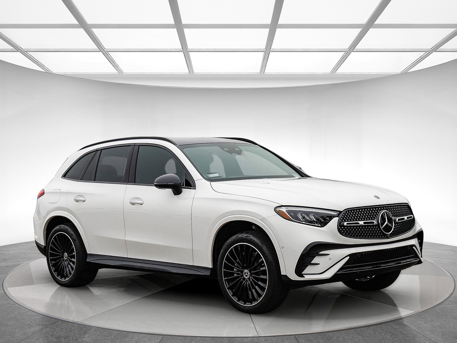 Used 2023 Mercedes-Benz GLC 300 4MATIC image 4