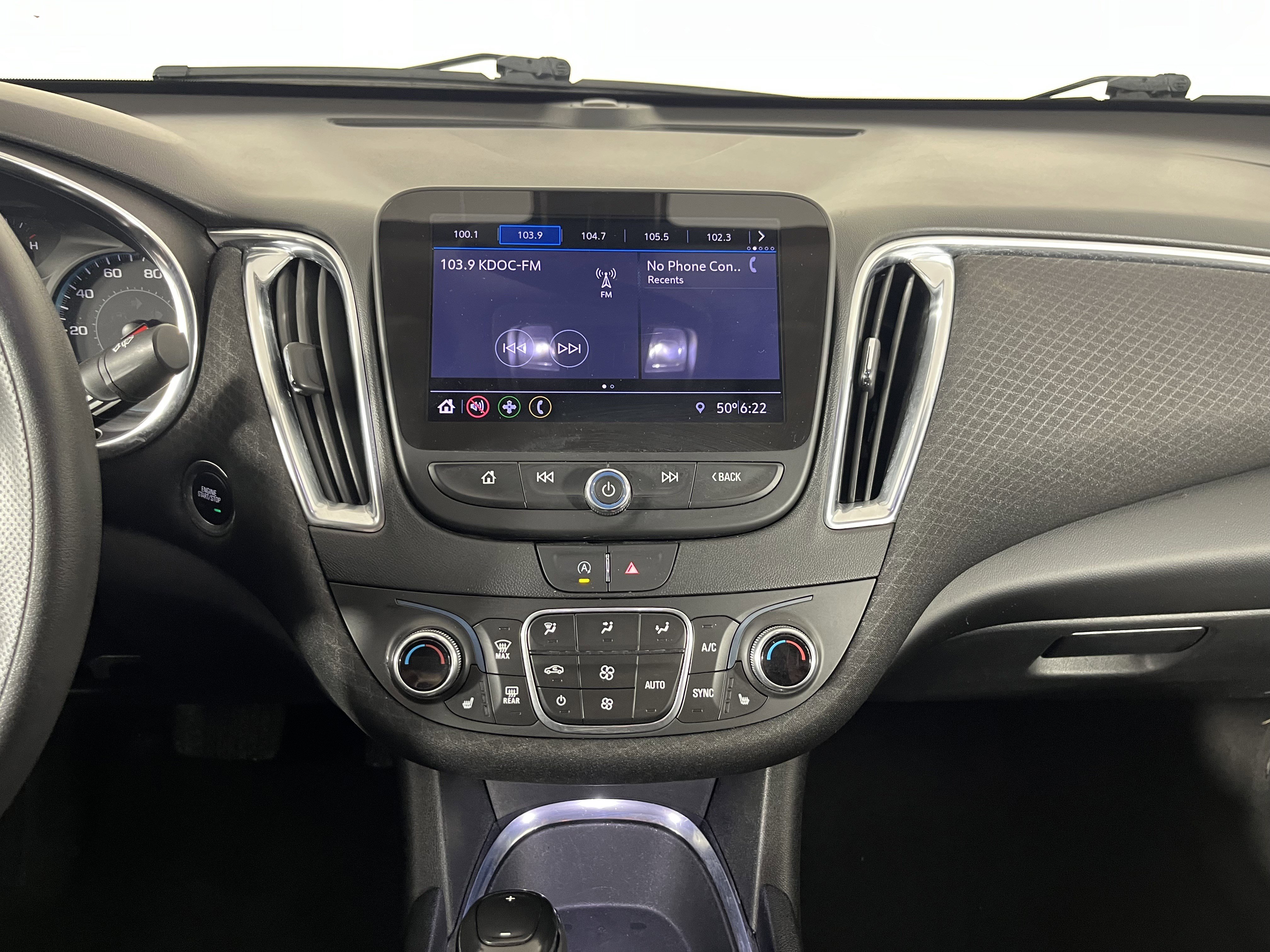 Used 2020 Chevrolet Malibu LT image 14