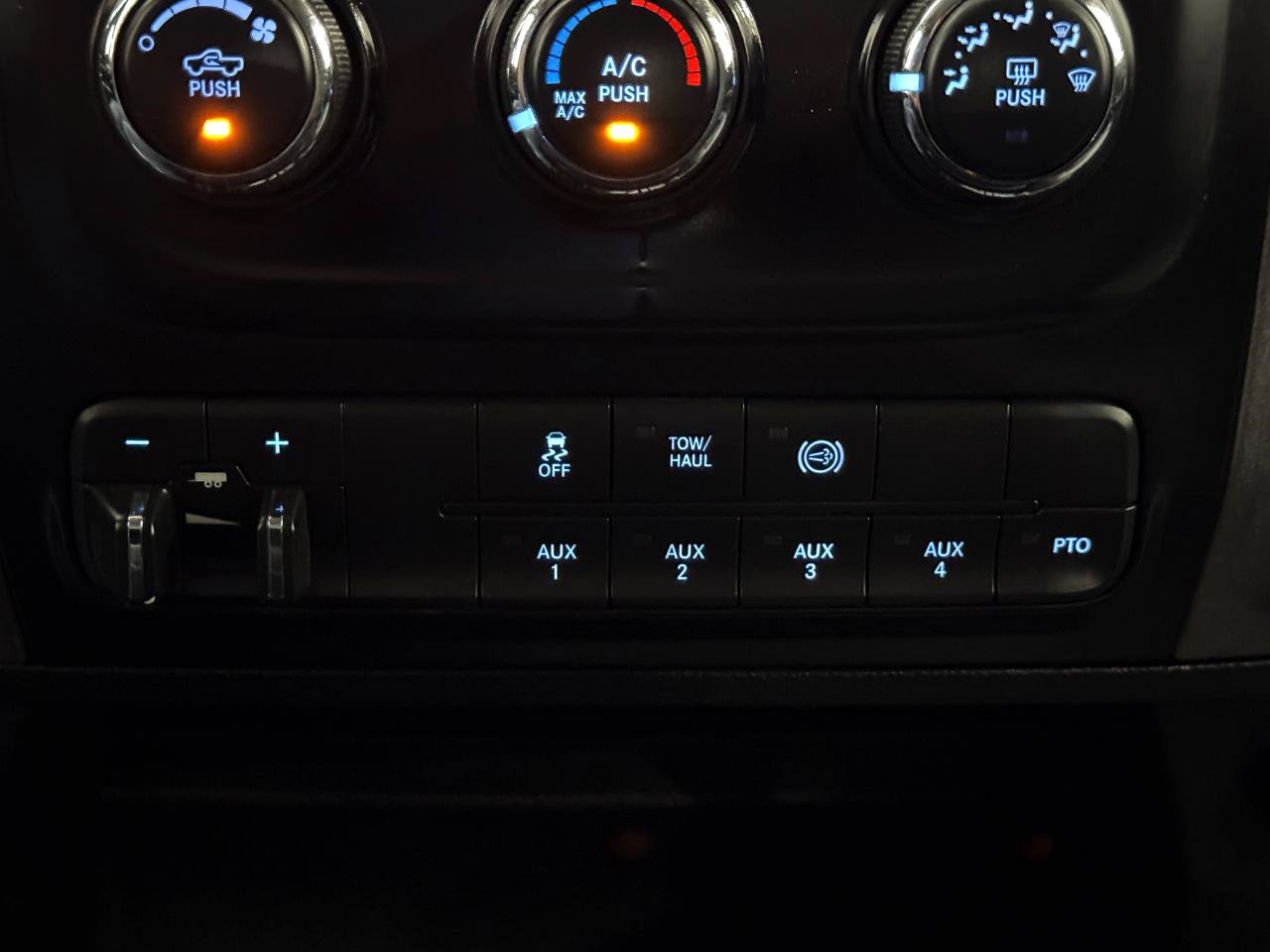 Used 2015 RAM 4500 Tradesman w/ Chrome Appearance Group AWD/4WD image 26
