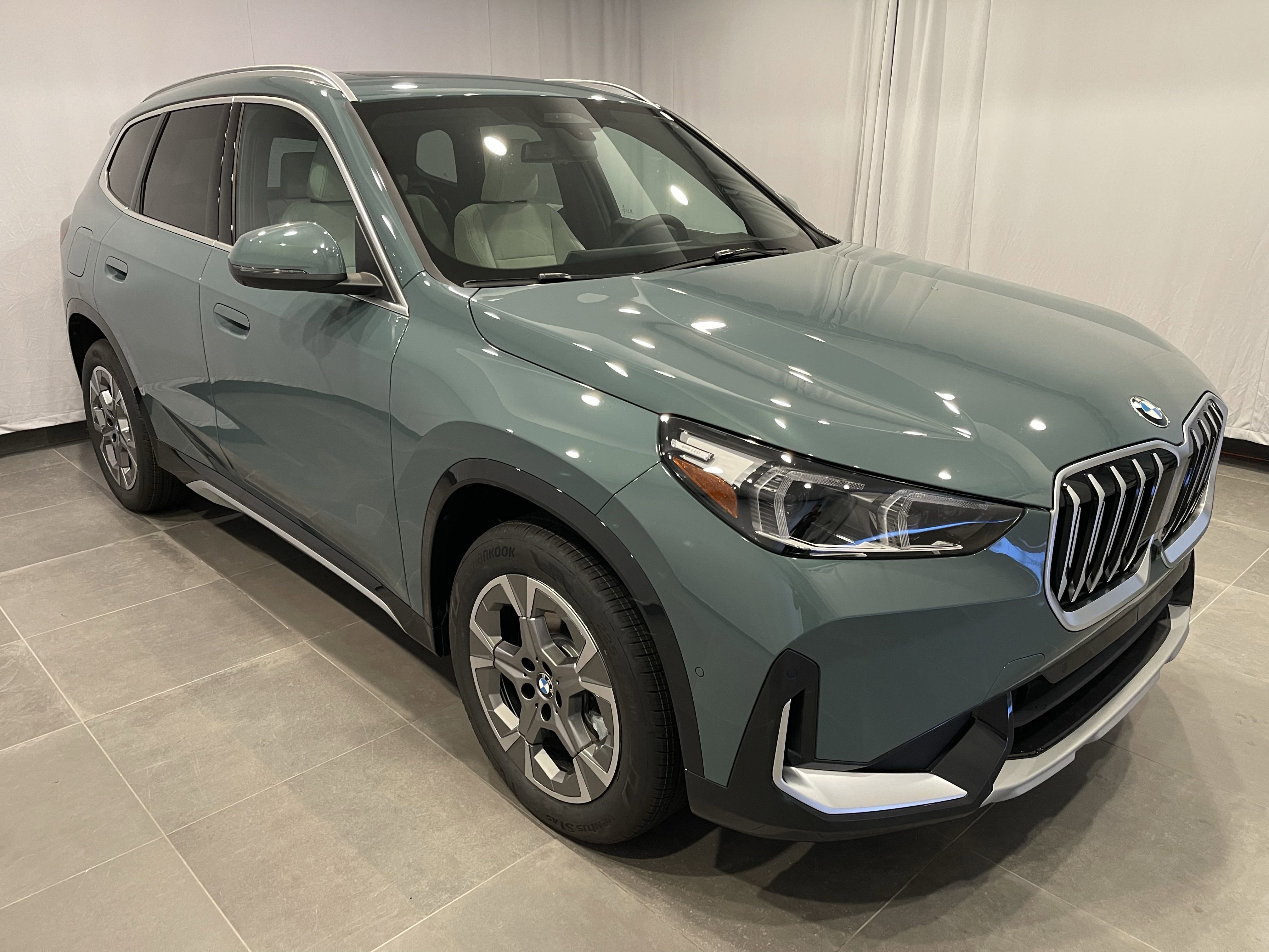 Used 2026 BMW X1 xDrive28i w/ Technology Package AWD/4WD image 3